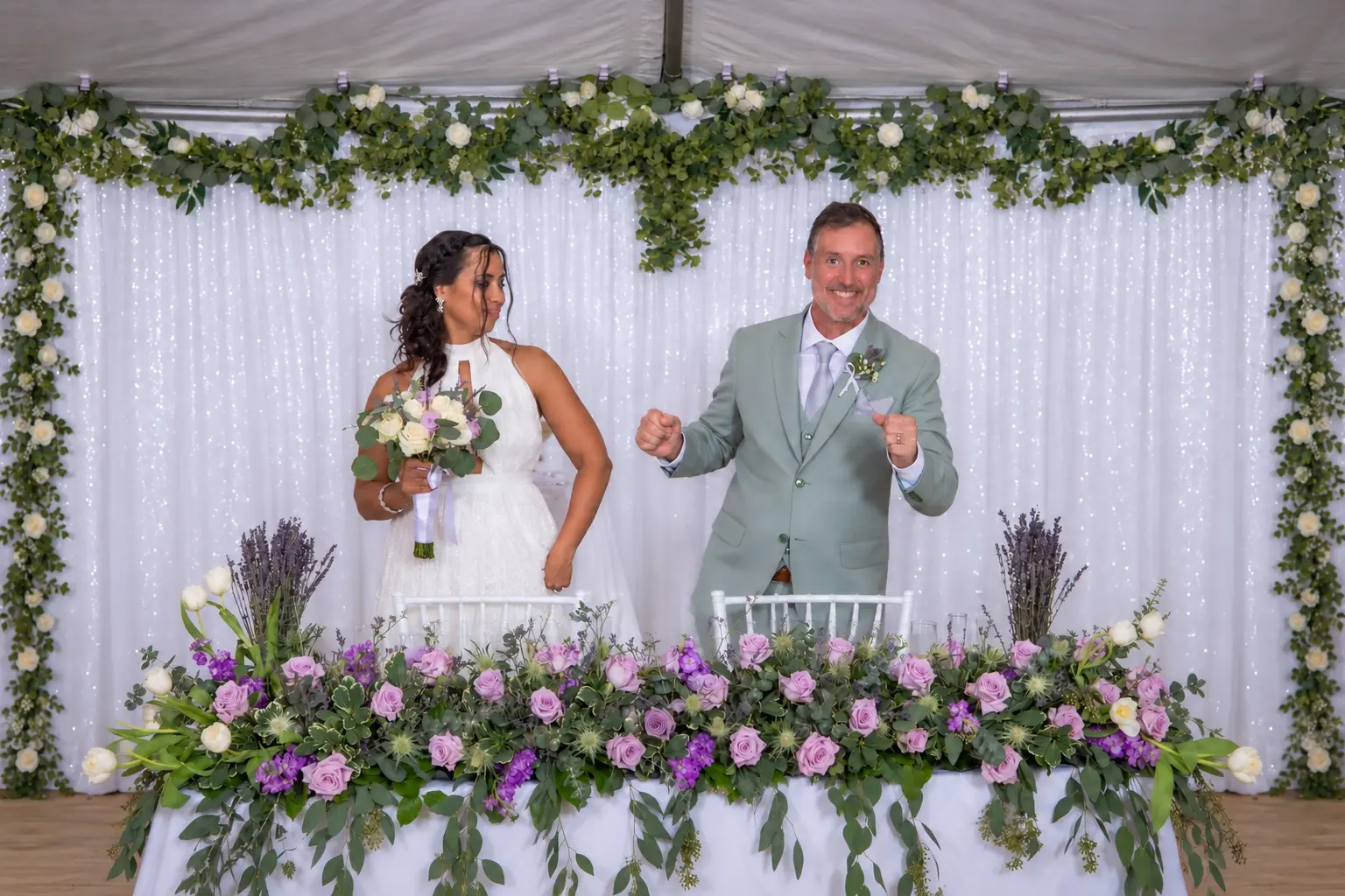 Pareja celebrando su renovación de votos en Villa Bonita